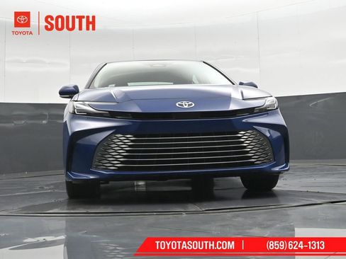 Used 2025 Toyota Camry XLE image 40