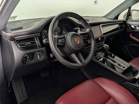 Certified 2023 Porsche Macan AWD/4WD image 4