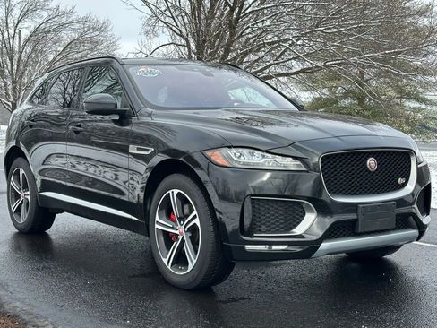 Used 2018 Jaguar F-PACE S image 3