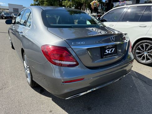 Used 2017 Mercedes-Benz E 300 4MATIC image 4