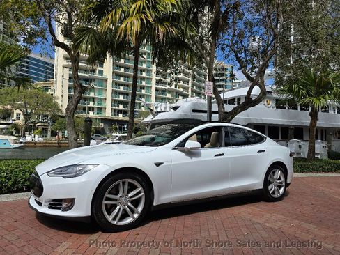 Used 2015 Tesla Model S 70 image 34