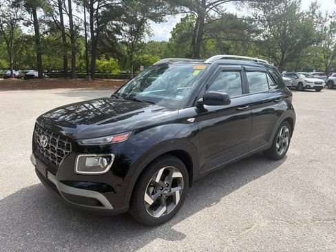 Used 2023 Hyundai Venue SEL FWD image 1