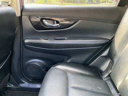 Used 2018 Nissan Rogue SL w/ Premium Package AWD/4WD image 17