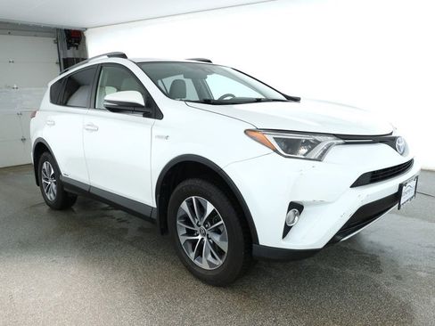 Used 2018 Toyota RAV4 XLE image 3