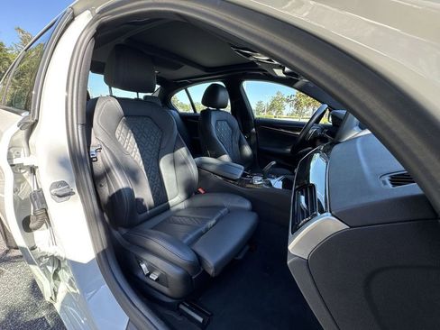 Used 2023 BMW 530i w/ Premium Package image 31