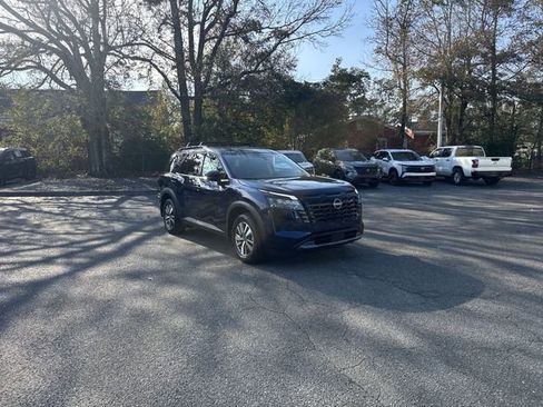 New 2026 Nissan Pathfinder SL image 3