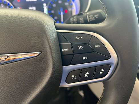 Used 2024 Chrysler Pacifica Touring-L FWD image 42