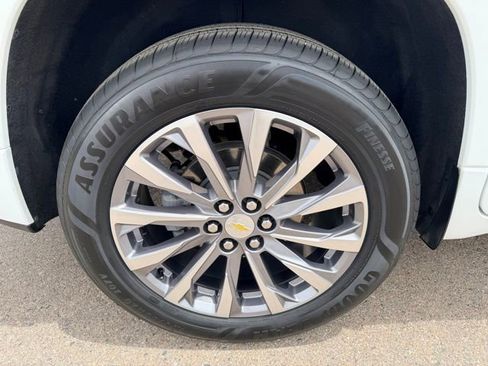 Used 2022 Chevrolet Traverse Premier AWD/4WD image 10