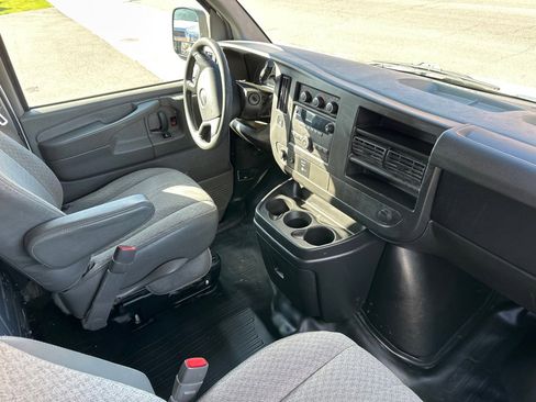 Used 2014 GMC Savana 2500 RWD image 7