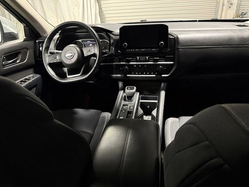 Used 2024 Nissan Pathfinder SV FWD image 13