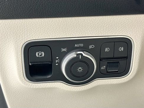 Used 2026 Mercedes-Benz GLB 250 image 10