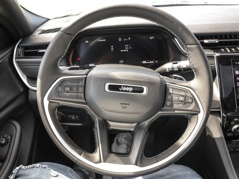 New 2025 Jeep Grand Cherokee Altitude image 27