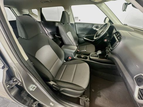 Used 2025 Kia Soul LX w/ LX Technology Package FWD image 29