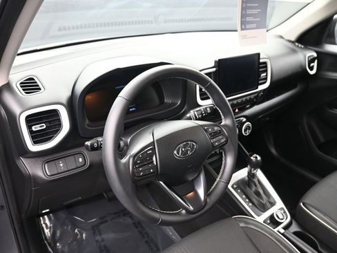 Certified 2023 Hyundai Venue Limited w/ Cargo Package image 9