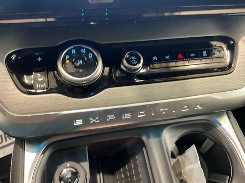 Used 2025 Ford Expedition Max Platinum w/ Driver's Package AWD/4WD image 21