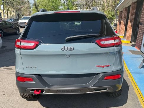 Used 2015 Jeep Cherokee Trailhawk w/ Comfort/Convenience Group AWD/4WD image 4