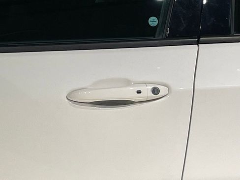 Used 2019 Jeep Compass Latitude w/ Safety & Security Group image 16