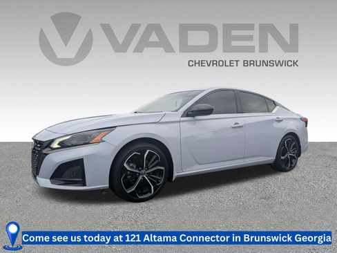 Used 2023 Nissan Altima 2.5 SR FWD image 1