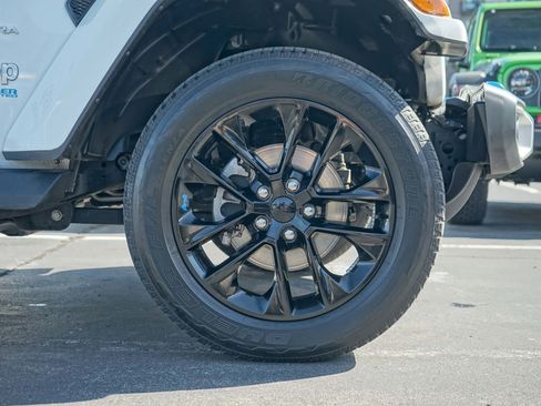 Used 2022 Jeep Wrangler Unlimited Sahara w/ Cold Weather Group image 10