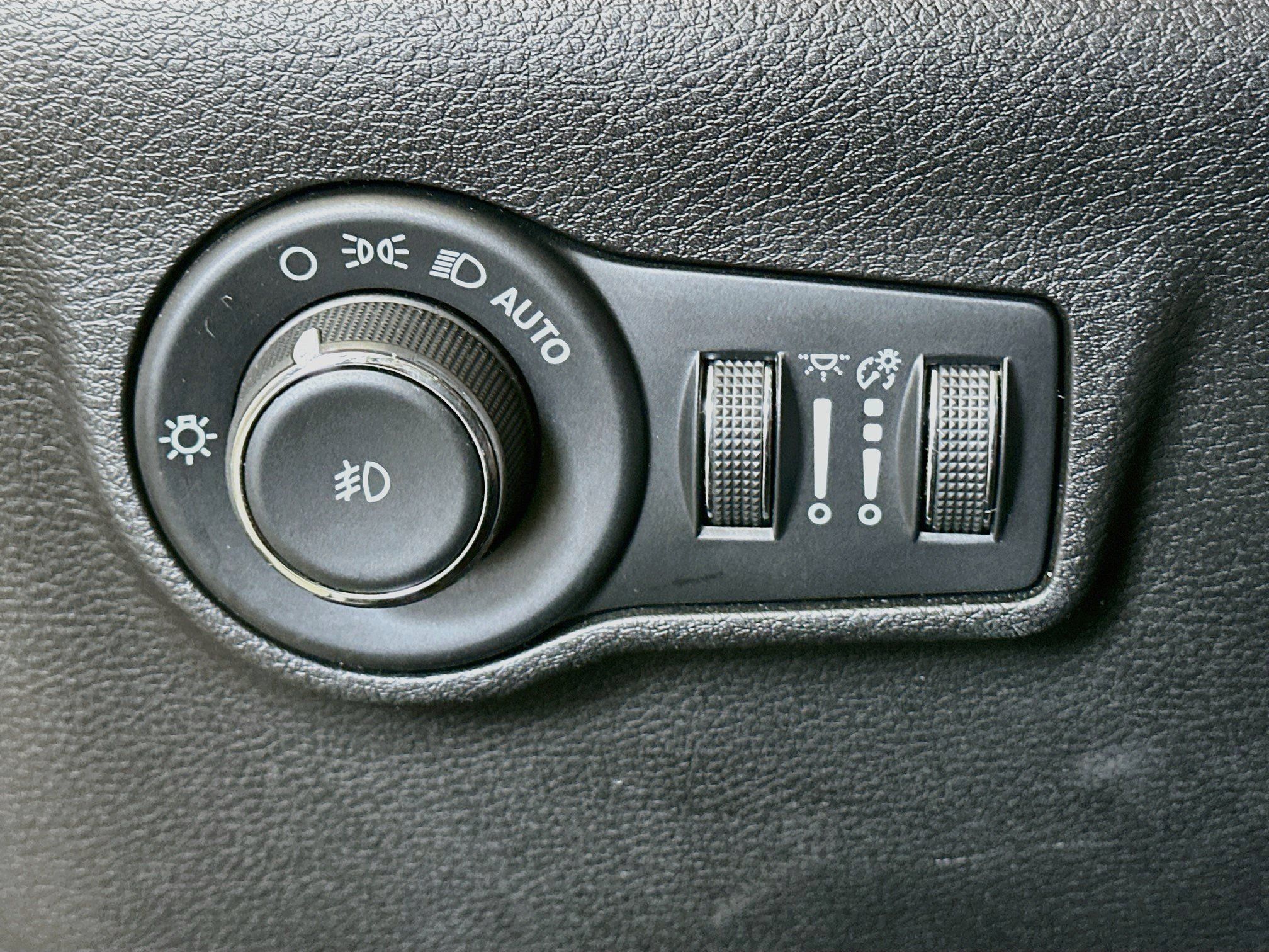 Used 2022 Jeep Compass Latitude w/ Sun and Sound Group AWD/4WD image 17