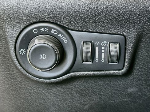 Used 2022 Jeep Compass Latitude w/ Sun and Sound Group AWD/4WD image 17