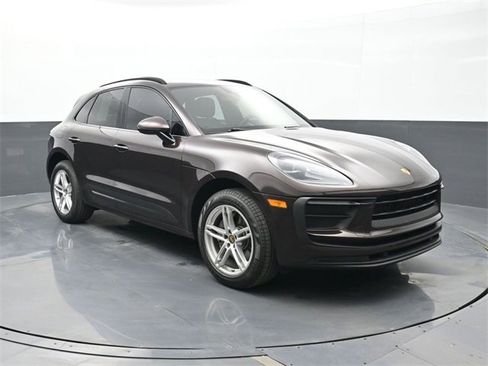 Certified 2022 Porsche Macan image 25