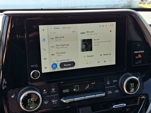 Used 2023 Toyota Highlander XLE image 17