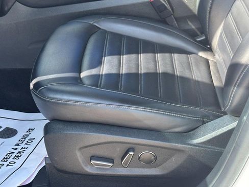 Used 2019 Ford Edge SEL w/ Equipment Group 201A FWD image 17