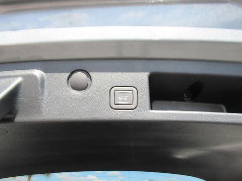 Used 2025 Chevrolet Equinox LT w/ Convenience Package II image 31