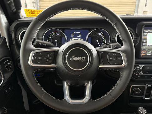 Used 2023 Jeep Wrangler Unlimited Sahara AWD/4WD image 14