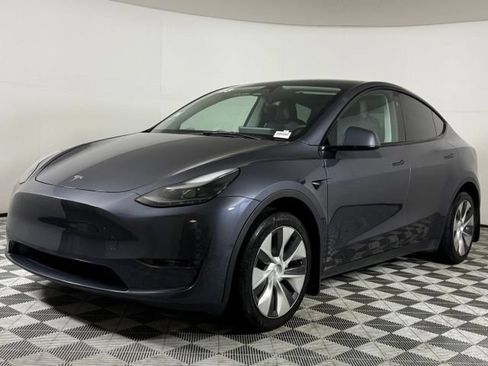 Used 2023 Tesla Model Y Long Range AWD/4WD image 2