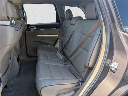 Used 2017 Jeep Grand Cherokee Overland w/ Jeep Active Safety Group AWD/4WD image 19