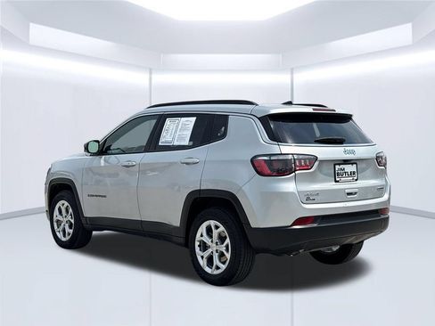 Used 2024 Jeep Compass Latitude AWD/4WD image 4
