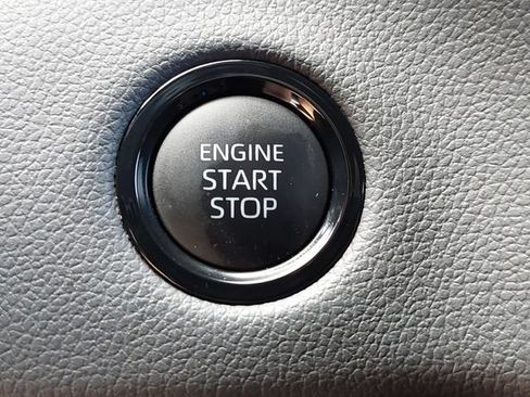 Used 2025 Toyota Tundra Limited AWD/4WD image 28