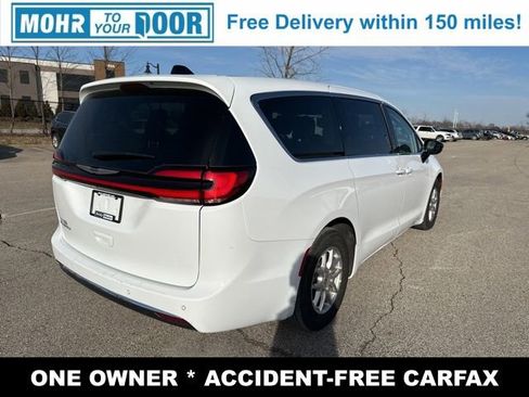 Used 2024 Chrysler Pacifica Touring-L image 5