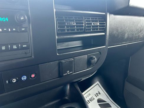 Used 2024 GMC Savana 2500 w/ Driver Convenience Package image 15