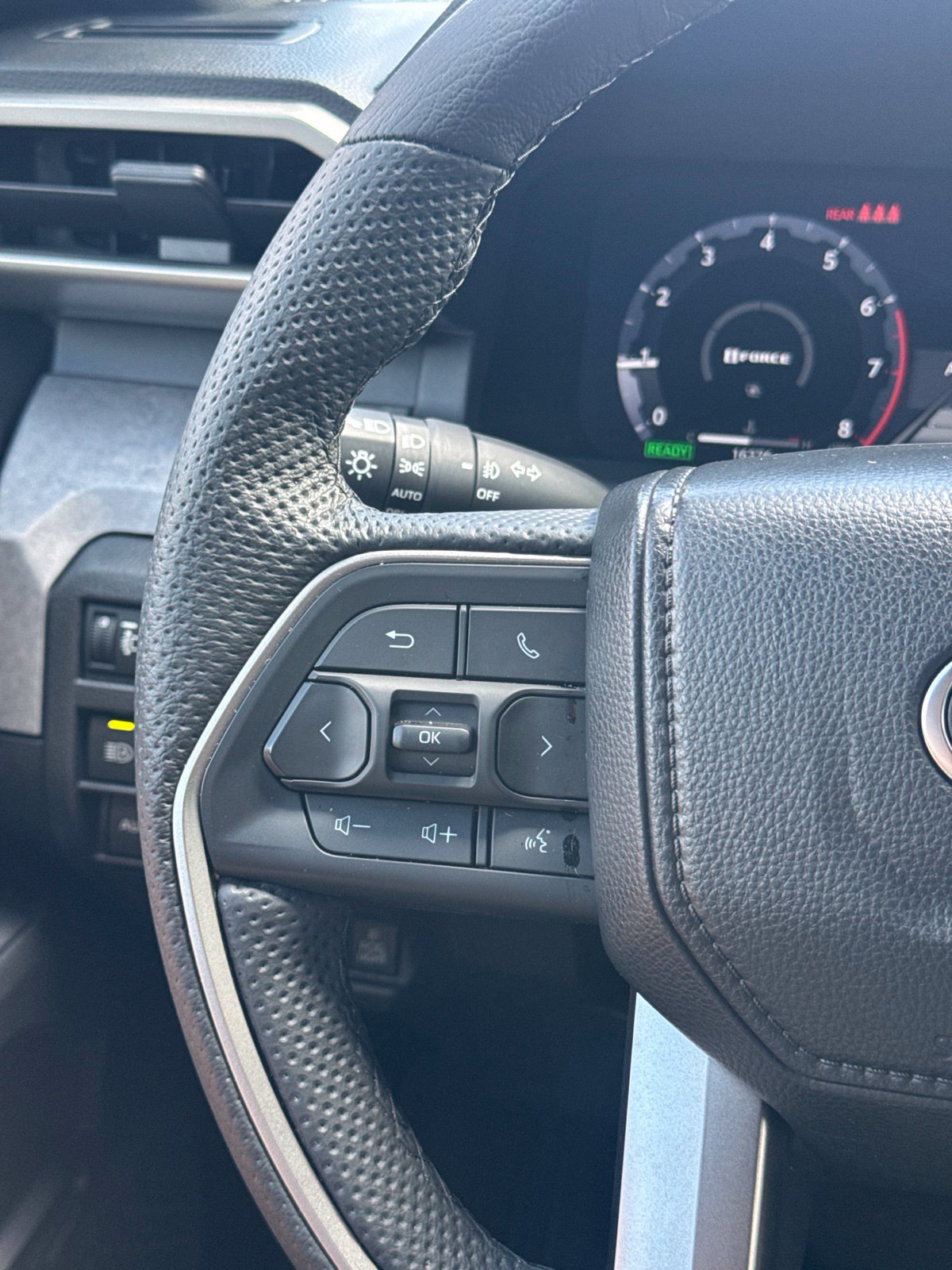 Used 2025 Toyota Tacoma 4x4 Double Cab Hybrid image 25