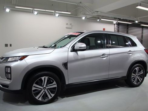 Used 2022 Mitsubishi Outlander Sport SE AWD/4WD image 3
