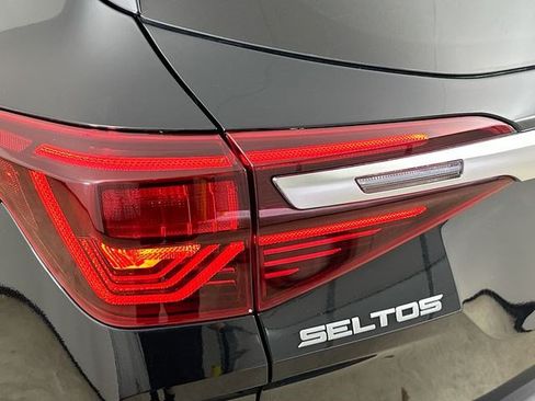 Used 2023 Kia Seltos SX w/ SX Sunroof Package AWD/4WD image 13