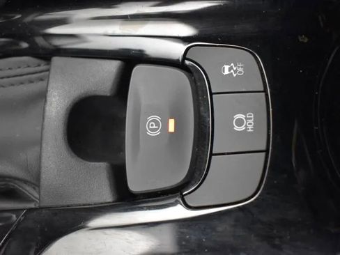 Used 2022 Toyota C-HR XLE image 33