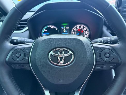 Used 2021 Toyota RAV4 XLE image 10