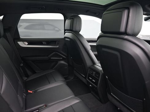Used 2026 Porsche Cayenne AWD/4WD image 7