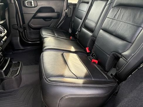 Used 2018 Jeep Wrangler Unlimited Sahara AWD/4WD image 12