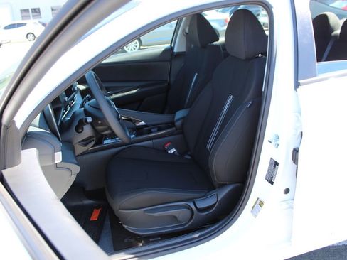 New 2026 Hyundai Elantra Hybrid FWD image 12