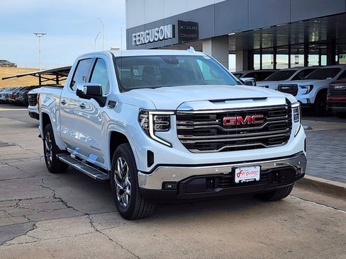 New 2026 GMC Sierra 1500 SLT image 2