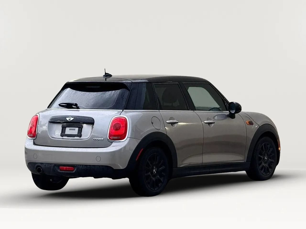 Used 2017 MINI Cooper 4-Door Hardtop FWD image 9