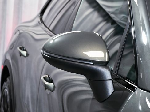 Used 2025 Porsche Macan 4 Electric image 70