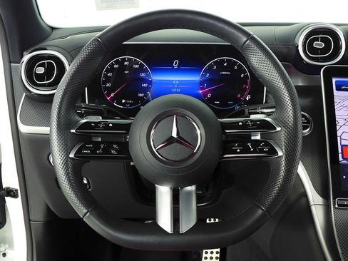 Used 2024 Mercedes-Benz GLC 300 4MATIC image 27