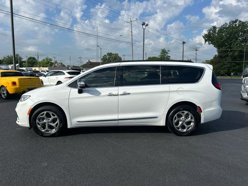 Used 2023 Chrysler Pacifica Limited w/ Uconnect Theater Family Group AWD/4WD image 8
