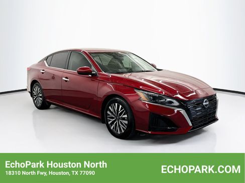 Used 2023 Nissan Altima 2.5 SV FWD image 1